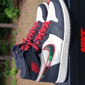 Used men size 10.5- Jordan retro 1 sports illustrated (A star is born)